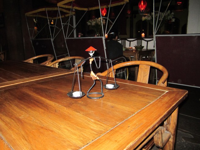 Dans ce même restaurant vietnamien, un porte-bougie très sympa.
